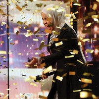 Dengan suara emasnya, Putri Ariani berhasil mendapatkan golden buzzer dari Simon Cowell di AGT. Kini ia juga mendapat pujian dari Jokowi. Foto: Instagram