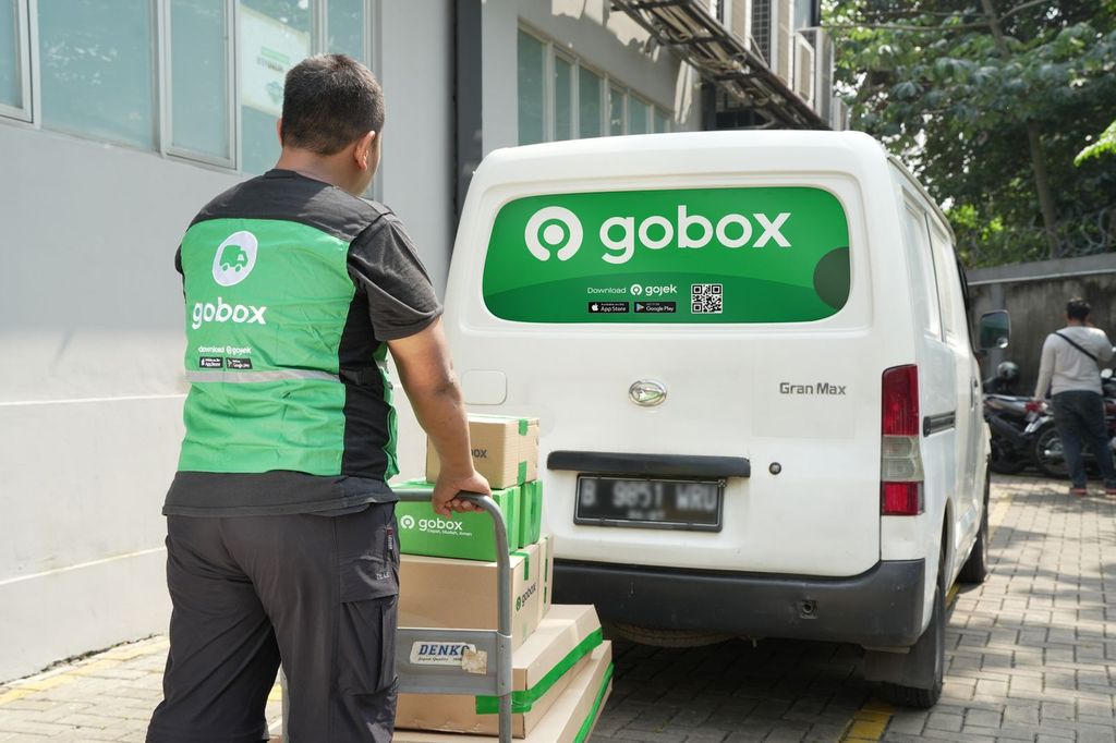 Gojek meluncurkan dua solusi logistik baru yang memberikan kemudahan pengiriman barang berukuran besar melalui GoSend Car Instant dan GoBox Van.