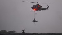 Sementara itu alutsista yang diturunkan berupa 1 Unit Heli Bell TNI AD, 1 Unit Heli Bell TNI AL serta 1 Unit Heli Super Puma 1 Unit CN 295 dari TNI AU.  