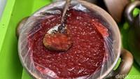 Di mulai dari lantai pertama yang dominan diisi dengan camilan manis dan minuman kekinian. Mulai dari Bubur Manis Bunda yang menawarkan bubur tradisional khas Jawa. Foto: detikcom/Riska Fitria