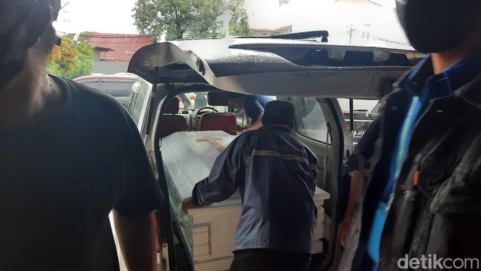 Jenazah Moses Bagus Prakoso, korban tabrak lari diberangkatkan ke TPU Perwira, Bekasi.