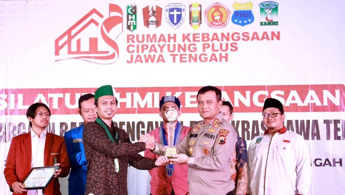 Kapolda Jateng Irjen Ahmad Luthfi menghadiri Orasi Kebangsaan yang digelar OKP Cipayung Plus Jateng di Semarang, Jateng pada Jumat (16/6/2023).