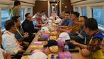 Kereta Cepat Ngebut 300 Km/Jam Tembus Hujan Deras