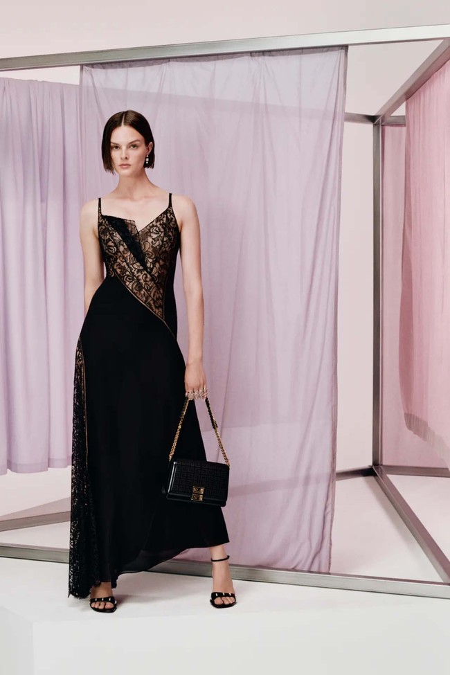 Inilah koleksi terbaru Givenchy Resort 2024. Foto: dok. Givenchy.