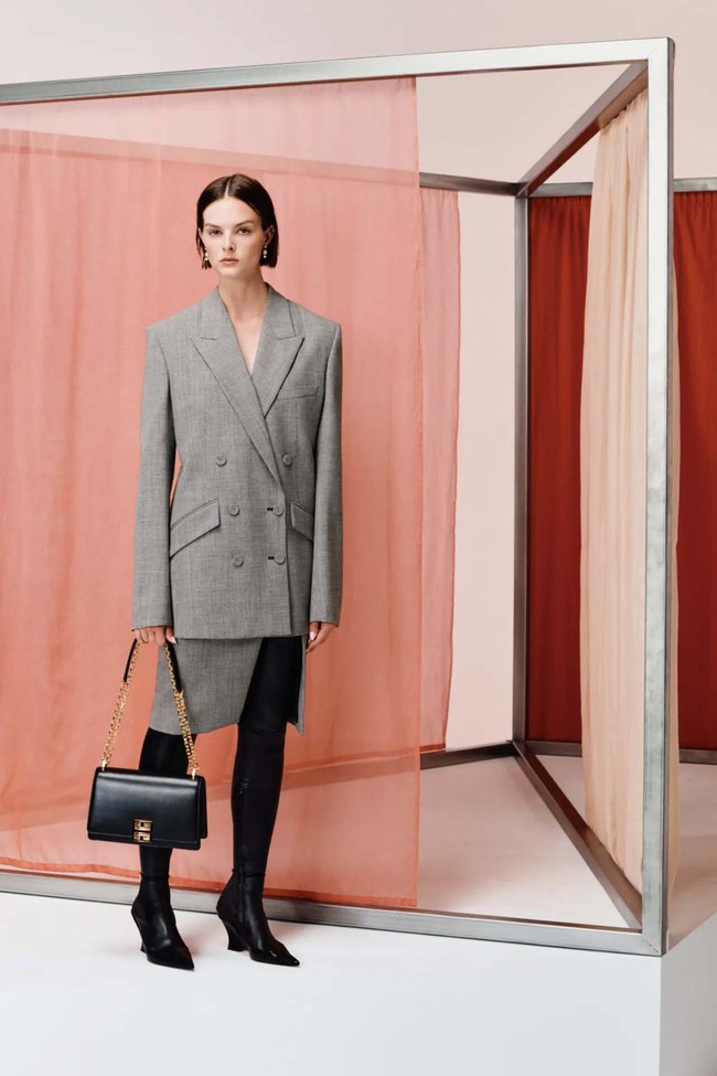 Inilah koleksi terbaru Givenchy Resort 2024. Foto: dok. Givenchy.