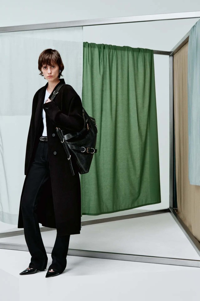 Inilah koleksi terbaru Givenchy Resort 2024. Foto: dok. Givenchy.