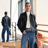 Koleksi Tory Burch Resort 2024 hadirkan busana motif kucing dan kelinci karya fotografer Walter Schels. Ada juga busana gaya minimalis yang elegan. Foto: dok. Tory Burch.