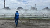 Pemandangan menunjukkan Pembangkit Listrik Tenaga Nuklir Zaporizhzhia selama kunjungan misi ahli Badan Energi Atom Internasional (IAEA) selama konflik Rusia-Ukraina di luar Enerhodar di wilayah Zaporizhzhia, Ukraina yang dikuasai Rusia, 15 Juni 2023. Kunjungannya sempat tertunda satu hari akibat pertempuran semakin intensif di wilayah Zaporizhzhia. International Atomic Energy Agency/REUTERS