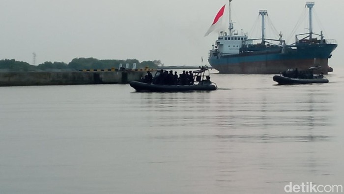 Koopssus TNI menggelar latihan di Pelabuhan Cirebon