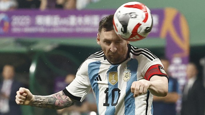 Soccer Football - Friendly - Argentina v Australia - Workers Stadium, Beijing, China - June 15, 2023 Argentinas Lionel Messi in action REUTERS/Thomas Peter