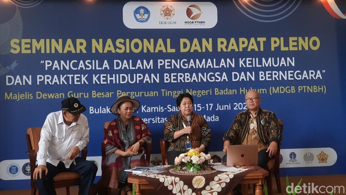 Majelis Dewan Guru Besar (MDGB) Perguruan Tinggi Negeri Badan Hukum (PTNBH) di UGM, Jumat (16/6/2023).