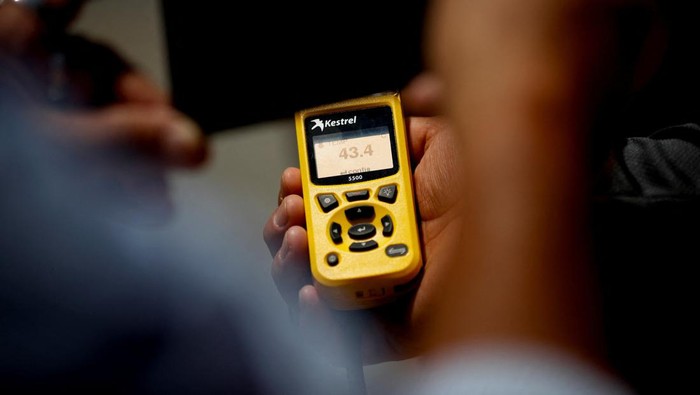 Meksiko Lagi Panas Banget, Warga Berburu Air Mineral Dingin Suhu di Meksiko kini mencapai 43,4 derajat celcius. Warga berburu air dingin ditengah teriknya cuaca panas.