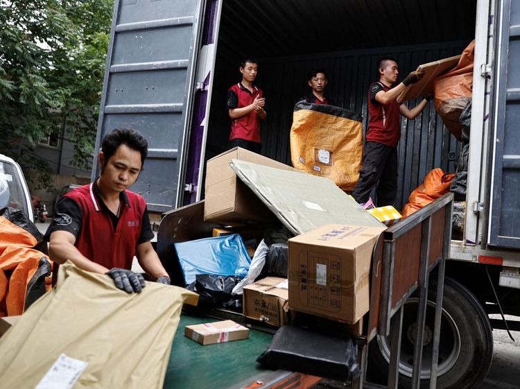 Melihat Kesibukan Gudang Logistik di Beijing Jelang Festival Belanja 618