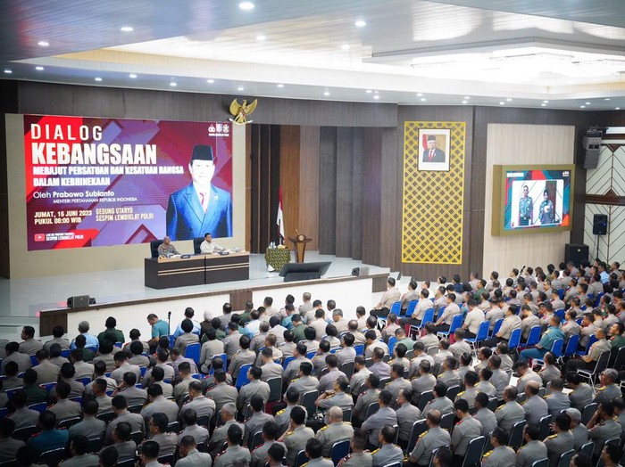 Menhan Prabowo Subianto jadi narasumber dialog kebangsaan di Sespim Lemdiklat Polri, Lembang, Bandung, Jabar, Jumat (16/6/2023).