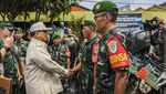 Momen Prabowo Disambut Warga saat Kunker di Lembang