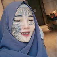 Dalam bio yang ditulisnya di TikTok, Mondy mengatakan menerima kerjasama atau endorse untuk modelling. Dia juga memiliki akun Instagram dengan nama Mondy_Tatto28. Followers akun IG Mondy saat ini lebih dari 66 ribu. Foto: Dok. TikTok Mondy Tatto, Instagram @ mondyy_tatto28