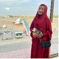 Seperti dikutip Hype.my, netizen ramai-ramai mengungkap sosok Mondy sebenarnya. Wanita yang disebut ustaz Ebit Lew sebagai anak jalanan itu ternyata adalah influencer TikTok. Pengikut Mondy di TikTok sudah lebih dari 1 juta. “Ini semua content jaa..Mondy tu modeling...Adehhhh..follower 1M kt tiktok,” tulis netizen Malaysia. Foto: Dok. TikTok Mondy Tatto, Instagram @ mondyy_tatto28