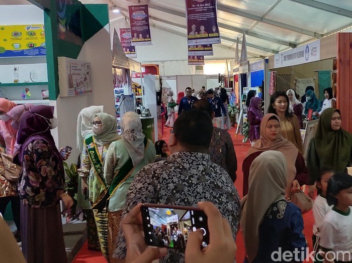 Pemkot Palembang menggelar pameran untuk membangkitkan gairah UMKM