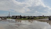 Layanan Cuaca Nasional (NWS) melaporkan peringatan tornado berlaku untuk bagian utara dan tengah Texas termasuk Dallas, sebuah kota berpenduduk 1,2 juta orang.
