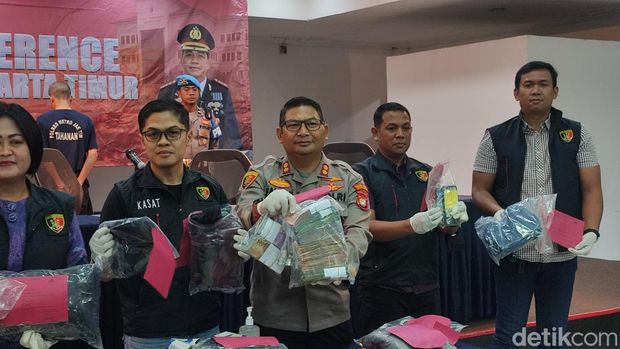 Polres Jakarta Timur mengungkap kasus pencurian kotak amal di pura kawasan Rawamangun