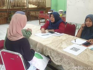 Potret Suasana Posko PPDB Jakarta Pusat di SMKN 1 & SMKN 14