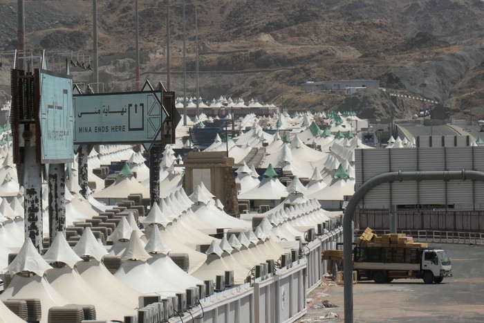 Suasana tenda Mina yang akan digunakan jamaah seluruh dunia saat puncak ibadah haji di Mekah, Arab Saudi, Jumat  (16/6/2023). ANTARA FOTO/Wahyu Putro A