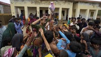 Di Pakistan, badai diperkirakan akan menyerang pantai Provinsi Sindh. Pihak berwenang telah mengevakuasi 81.000 orang dari pantai tenggara dan mendirikan 75 kamp bantuan di sekolah-sekolah.  