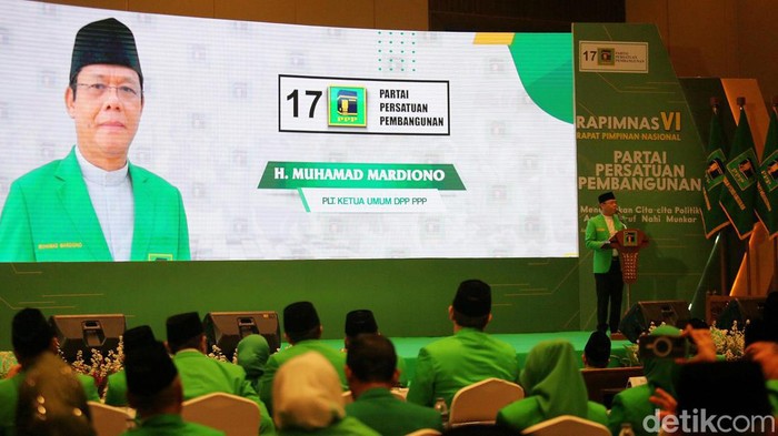 PPP menggelar rapat pimpinan nasional untuk menghadapi Pemilu 2024 di di Hotel Sultan, Jakarta, Jumat (16/6). Selain strategi Pemilu, Rapimnas juga membahas tugas Sandiaga Uno.