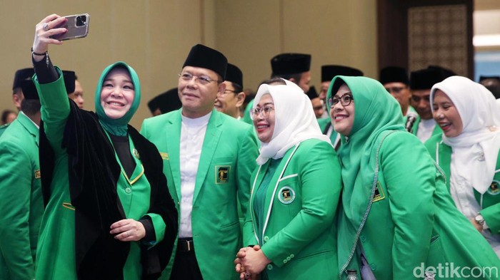PPP Gelar Rapimnas Bahas Tugas Sandiaga Uno PPP menggelar rapat pimpinan nasional untuk menghadapi Pemilu 2024 di di Hotel Sultan, Jakarta, Jumat (16/6). Selain strategi Pemilu, Rapimnas juga membahas tugas Sandiaga Uno.