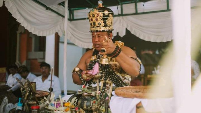 Ida Rsi Agung Wayahan Suta Dharma Jaya Giri, dari Griya Gede Giri Pundukdawa Dawan Klungkung, satu dari ratusan sulinggih tidak punya asuransi kesehatan.