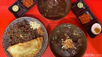 Pada daftar menunya ada banyak pilihan rawon, non-rawon serta pelengkap untuk menambah kelezatan rawon. Harga makanannya dibanderol mulai dari Rp 45.000an saja. Foto: detikcom