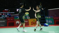 Rinov/Pitha tak mampu membendung Watanabe/Higashino hingga laga usai.