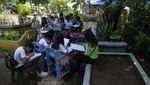 Sekolah Jadi Pengungsian, Siswa Filipina Belajar di Lorong-Halaman