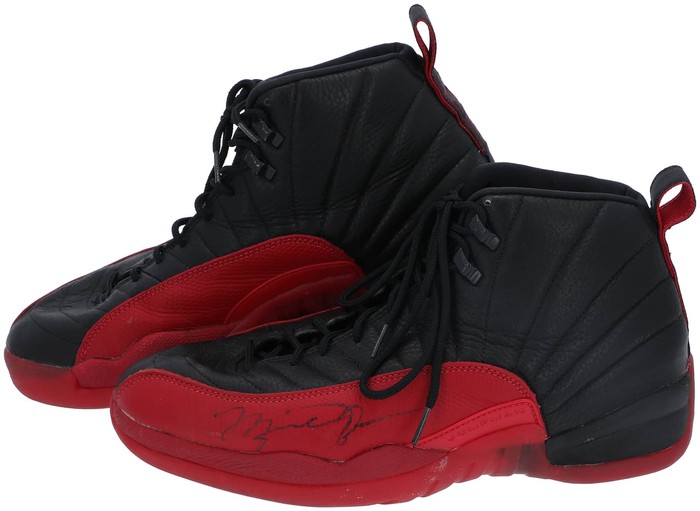 Sepatu basket bekas Michael Jordan Flu Game