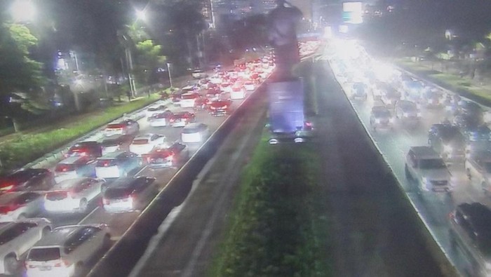 Situasi Jenderal Sudirman, Jumat (16/6/2023) malam