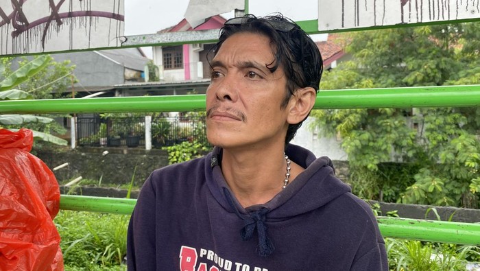 Sopir yang angkotnya tertabrak KRL di Depok, Martin (Devi/detikcom)