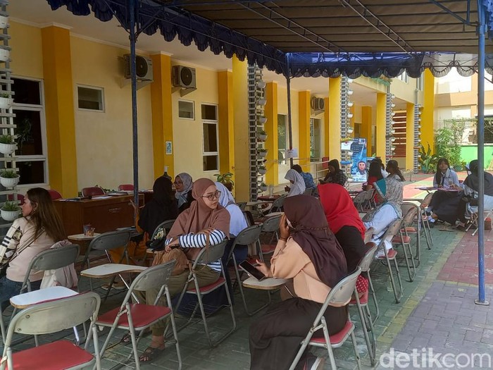 Suasana di SMKN 8 Semarang saat PPDB 2023, Jumat (16/6/2023).