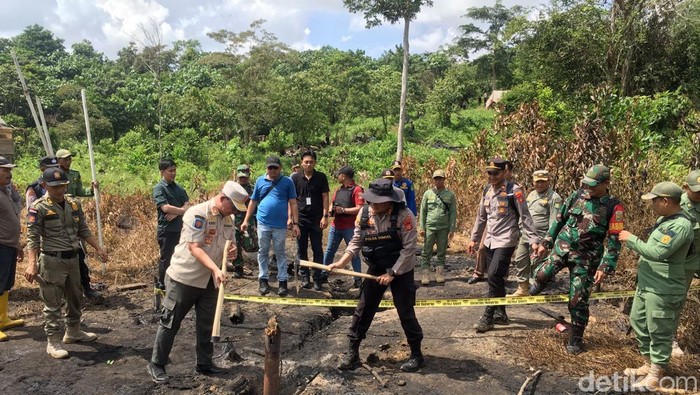Operasi Illegal Drilling di Batang Hari Leko, Musi Banyuasin, tutup 157 sumur minyak ilegal.