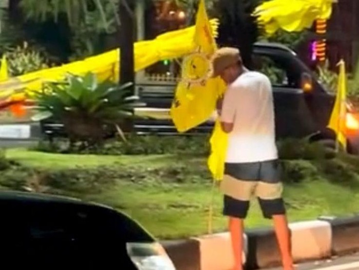 Tangkapan layar video hoaks Bobby dinarasikan meminta mencabut bendera Golkar
