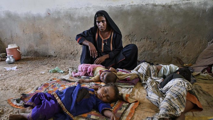 Children eat rice at a camp set up in a school building for internally displaced people from coastal areas due to Cyclone Biparjoy approaching, in Badin, a Pakistan's southern district in the Sindh province, Thursday, June 15, 2023. A vast swath of western India and neighboring southern Pakistan that suffered deadly floods last year are bracing for a new deluge as fast-approaching Cyclone Biparjoy whirls toward landfall Thursday. (AP Photo/Fareed Khan)