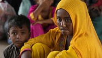 Lebih dari 170.000 orang di India dan Pakistan telah dievakuasi dari jalur Topan Biparjoy sebelum badai itu diperkirakan mendarat.  