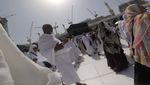 Melihat dari Dekat Ibadah Tawaf yang Bikin Haru Jemaah Haji