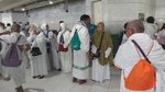 Melihat dari Dekat Ibadah Tawaf yang Bikin Haru Jemaah Haji