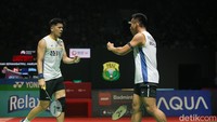 Pada gim kedua, Pram/Yere tampil lebih baik dan memberi perlawanan. ditempel ketat 15-14, kemudian kemblai menjauh 19-15 dan akhirnya menutup gim kedua dengan skor 21-17.