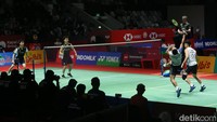 Bertanding di Istora Senayan, Jumat (16/6), Pram/Yere tak menunjukkan performa oke di gim pertama. Mereka tak pernah unggul sejak awal.