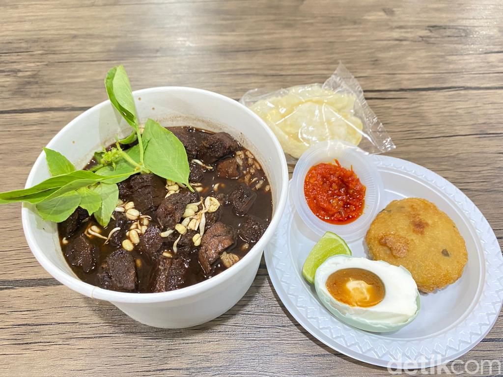 5 Jajanan Enak Terbaru di G Town Square, Roti Thailand hingga Es Semangka