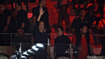 Jokowi-Iriana Nonton Semifinal Ginting vs Li Shi Feng