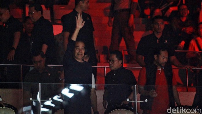 Anthony Ginting Lolos ke Final Indonesia Open 2023 Anthony Sinisuka Ginting sukses melangkah ke final Indonesia Open 2023. Ia pun menjadi satu-satunya wakil Merah-Putih di hari terakhir.