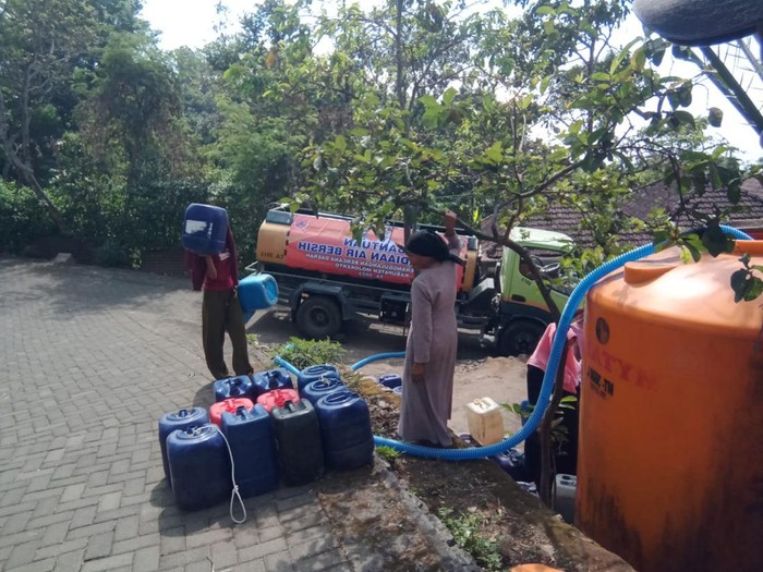 bpbd kabupaten mojokerto suplai air besih ke warga