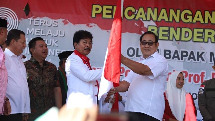 BPIP bagikan bendera Merah Putih di Lhokseumawe.